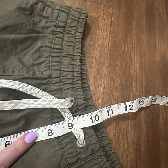 Vuori Women's Ripstop Pants Raw Hem Army Green Size small VW450 - Picture 9 of 10